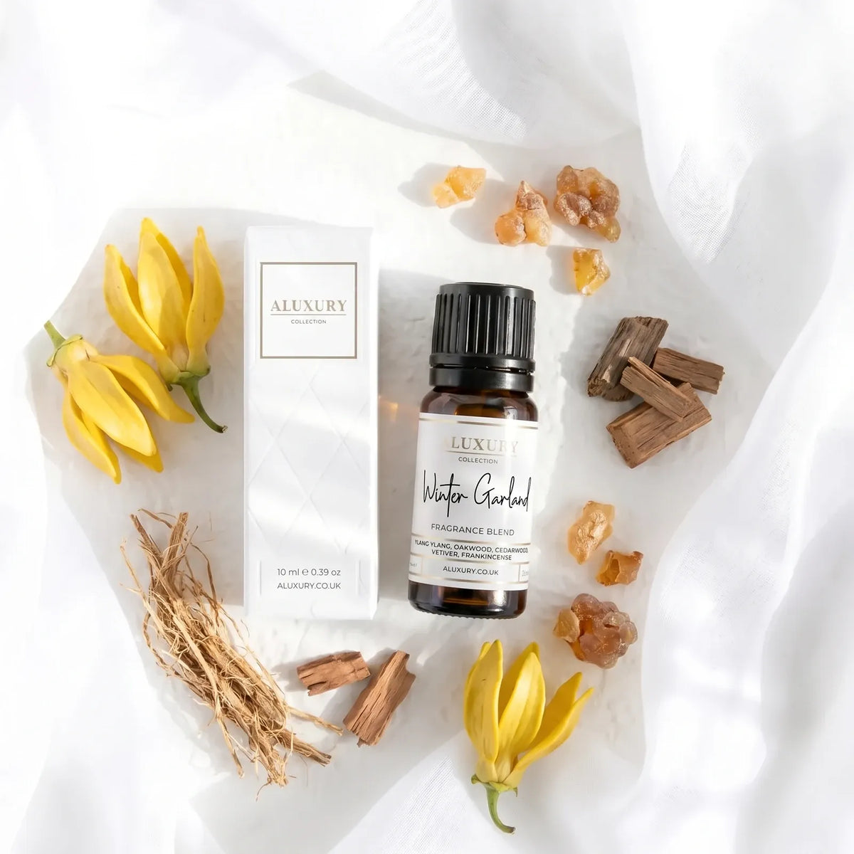 Winter Garland 10ml diffuser fragrance oil with ylang ylang, oakwood, cedarwood and vetiver